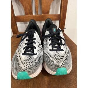 Nike Air Zoom Winflo in Hyper Jade